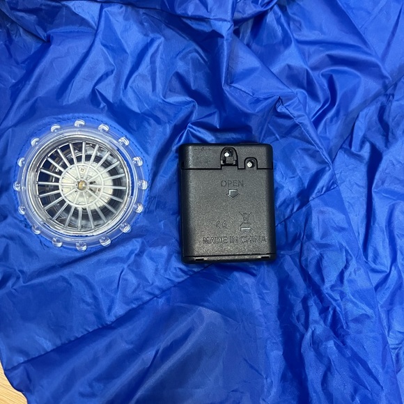 Blue inflatable suit - Picture 4 of 7